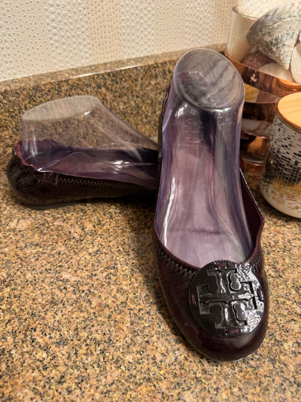 Tory Burch Reva Women's Patent Ballet Flats in Deep Wine 7.5m - Picture 2 of 5